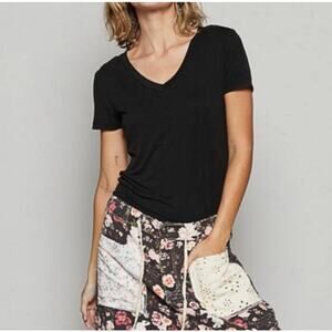 POL Short Sleeve V Neck Knit Top Soft Lightweight Casual Basic Tee